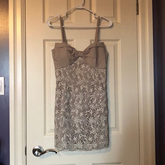 Cream lace bow dress - Picture 1 of 4